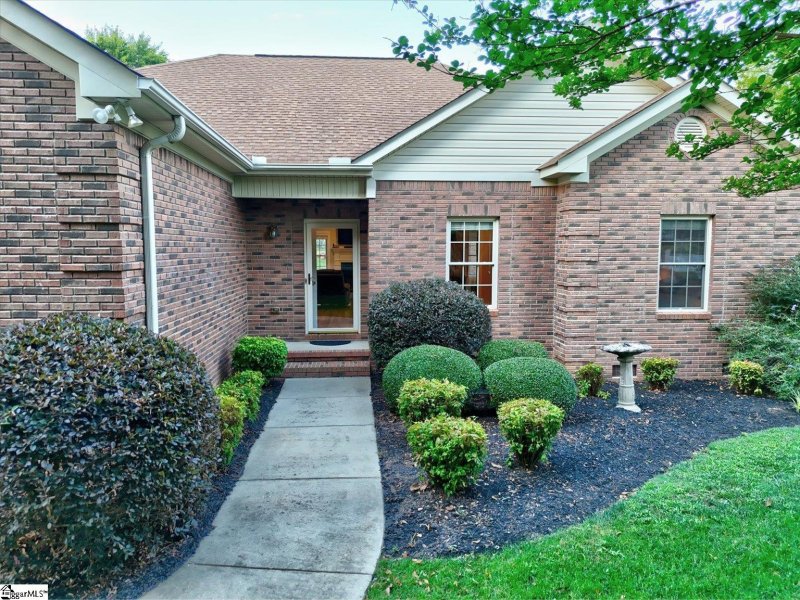 Property image 2 at 215 Killarney Way, Easley, SC 29642