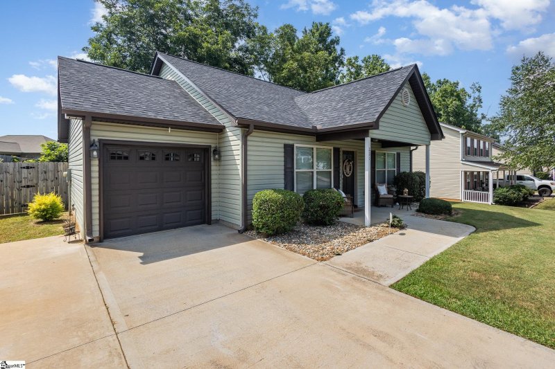 Property image 3 at 221 Basswood Drive, Roebuck, SC 29376