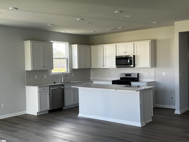 Property image 3 of 1329 Capefox Drive in Fox Hollow, Spartanburg, SC 29303