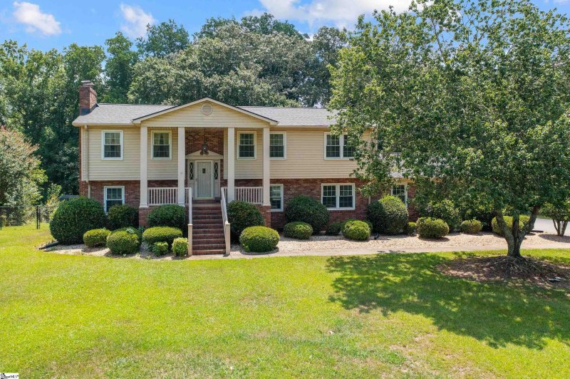 Property image 2 at 725 Parkins Mill Road, Greenville, SC 29607