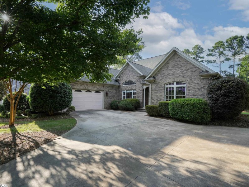 Property image 2 of 124 Bentwater Trail in Weatherstone, Simpsonville, SC 29680