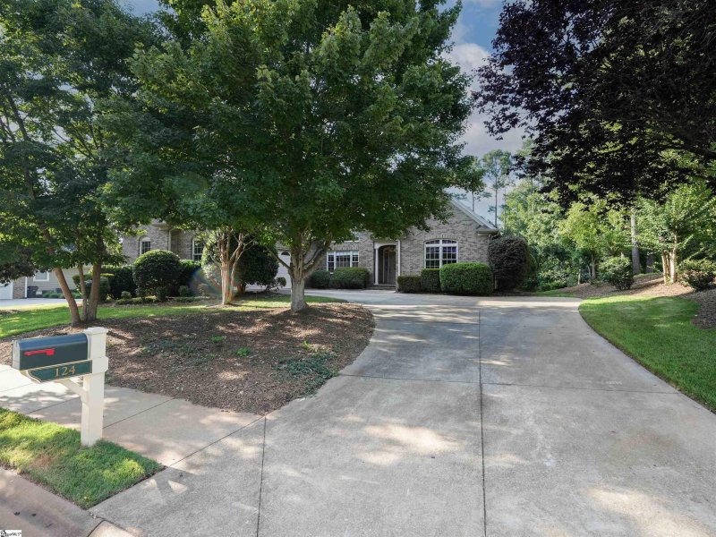 Property image 3 of 124 Bentwater Trail in Weatherstone, Simpsonville, SC 29680