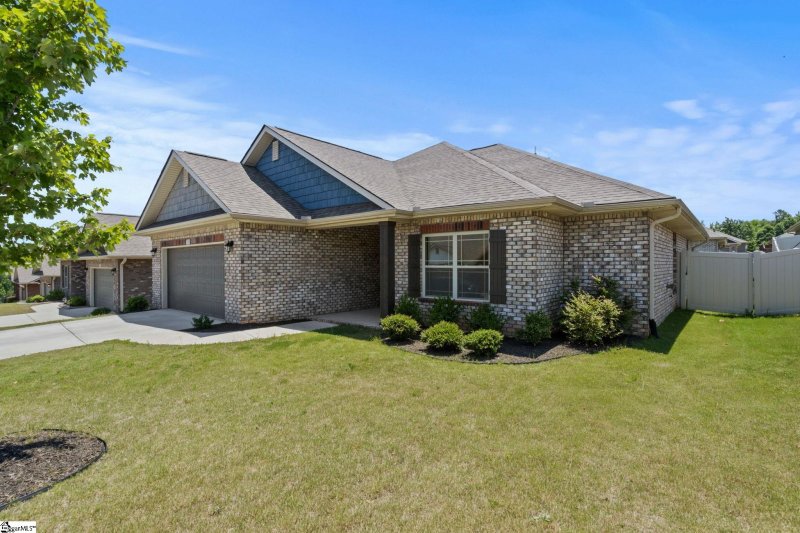 Property image 2 at 710 Butterfly Lake Court, Greenville, SC 29605-6159