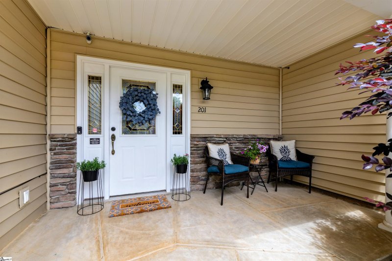 Property image 2 at 201 Summitbluff Drive, Greenville, SC 29617
