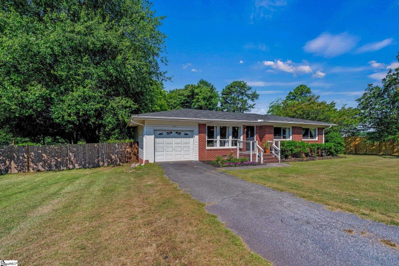 Property image 3 at 205 Looneybrook Drive, Fountain Inn, SC 29644