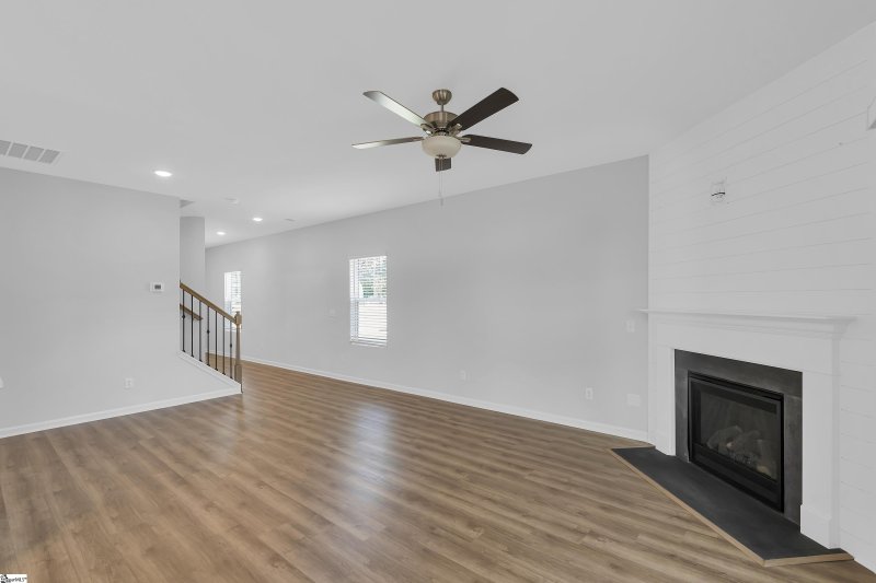 Property image 4 of 101 Brown Circle in Brownstone Park, Easley, SC 29642