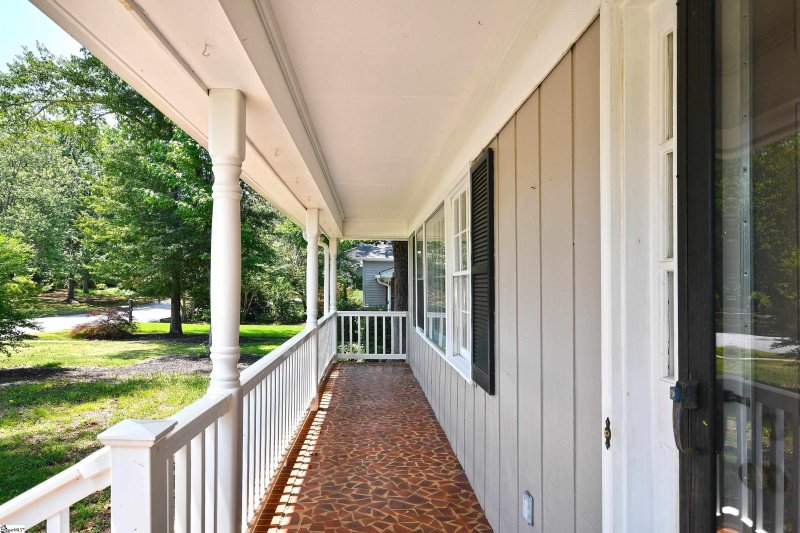 Property image 4 at 5 Donington Drive, Greenville, SC 29615