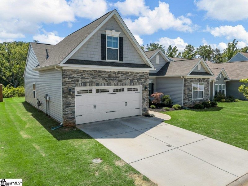 Property image 2 at 415 Balvenie Drive, Greenville, SC 29607