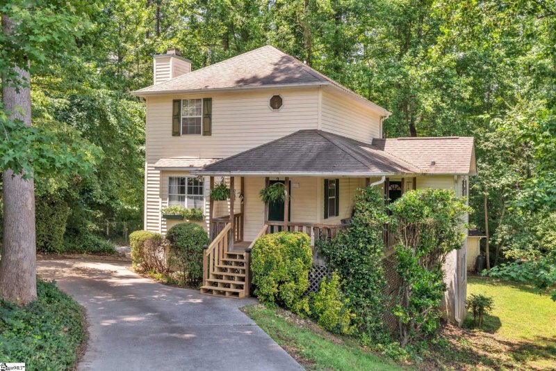 1221 Winding Way