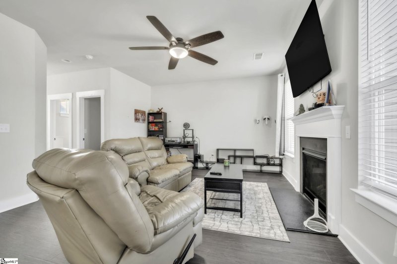 Property image 4 of 409 Merkel Drive in Creekside Manor, Greer, SC 29651