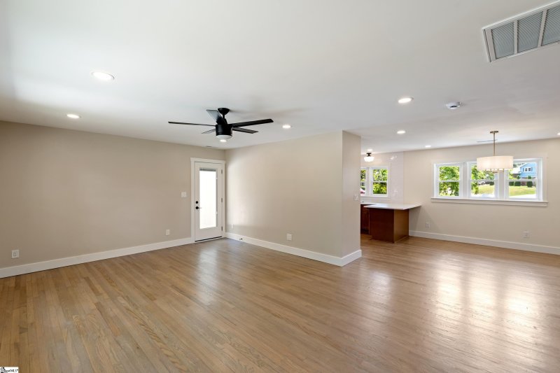 Property image 4 of 101 Lancaster Lane in Belle Meade, Greenville, SC 29605