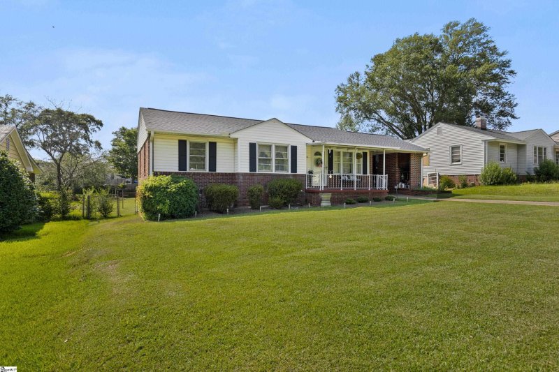 Property image 2 at 26 Farmington Road, Greenville, SC 29605