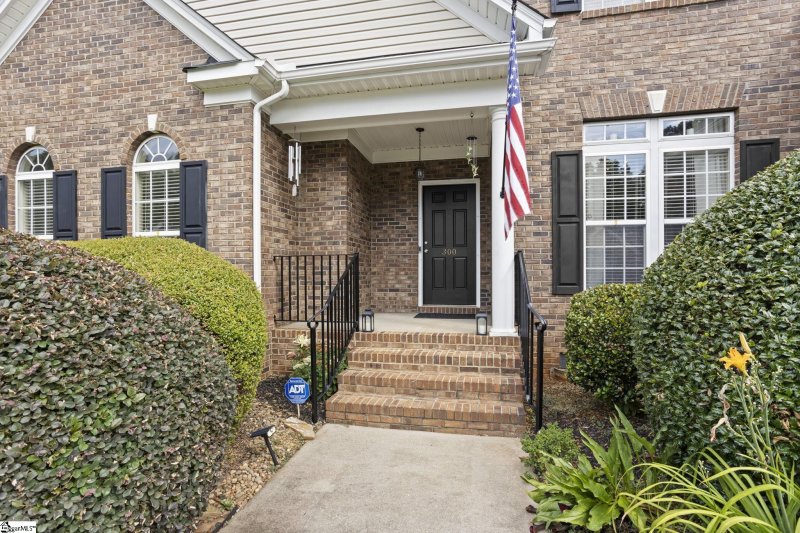 Property image 2 at 300 Winding River Lane, Simpsonville, SC 29681