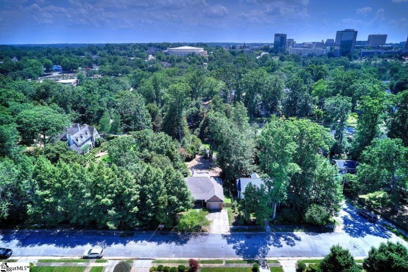 Property image 2 at 4 Harcourt Drive, Greenville, SC 29601