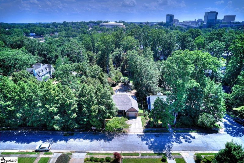 Property image 3 at 4 Harcourt Drive, Greenville, SC 29601