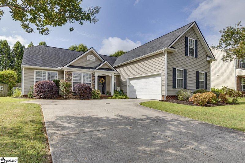 Property image 2 at 305 Plamondon Drive, Simpsonville, SC 29680