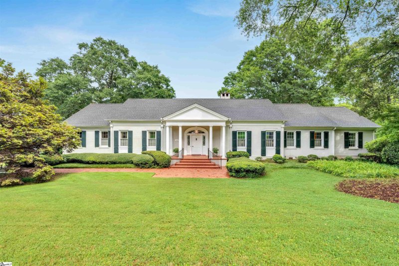 Property image 3 at 110 E Round Hill Road, Greenville, SC 29617