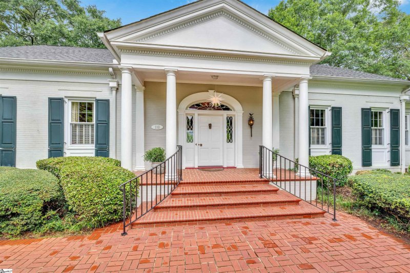 Property image 4 at 110 E Round Hill Road, Greenville, SC 29617