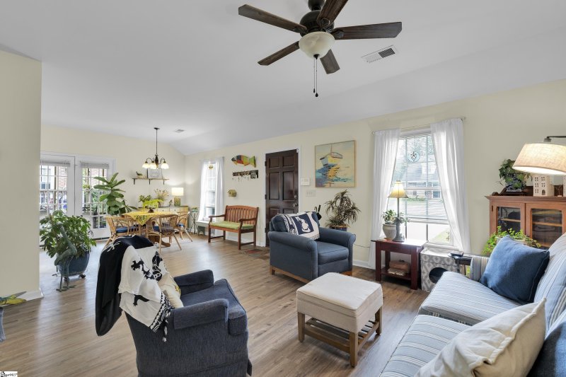 Property image 2 at 360 W Pointe Drive, Spartanburg, SC 29301