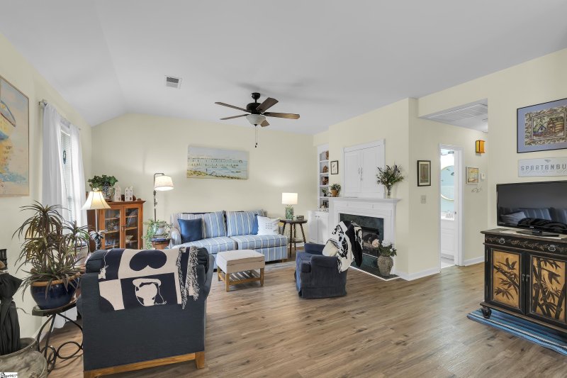 Property image 3 at 360 W Pointe Drive, Spartanburg, SC 29301