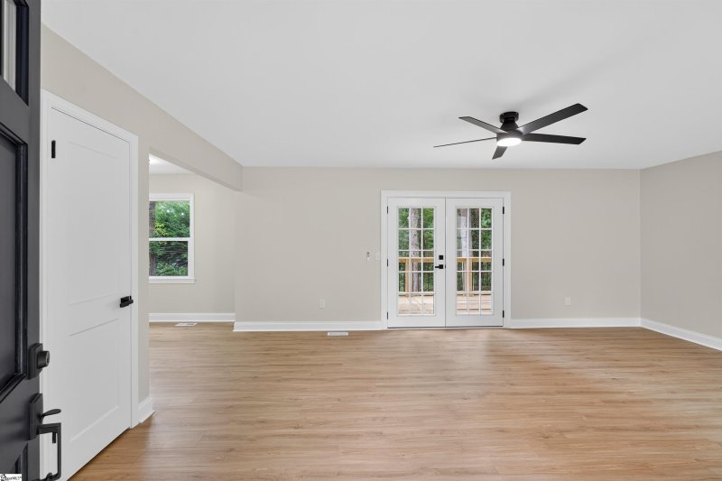 Property image 4 at 8 Chuckwood Court, Simpsonville, SC 29680-3014