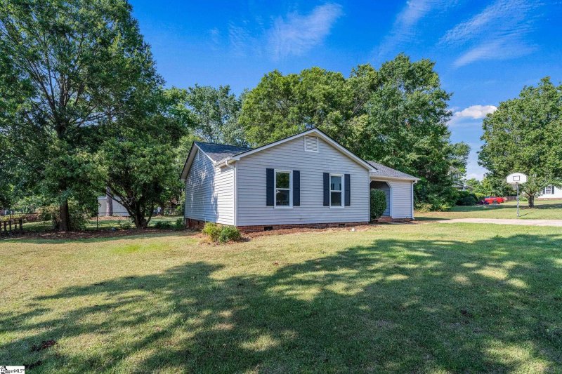Property image 3 at 103 Rebel Court, Simpsonville, SC 29681