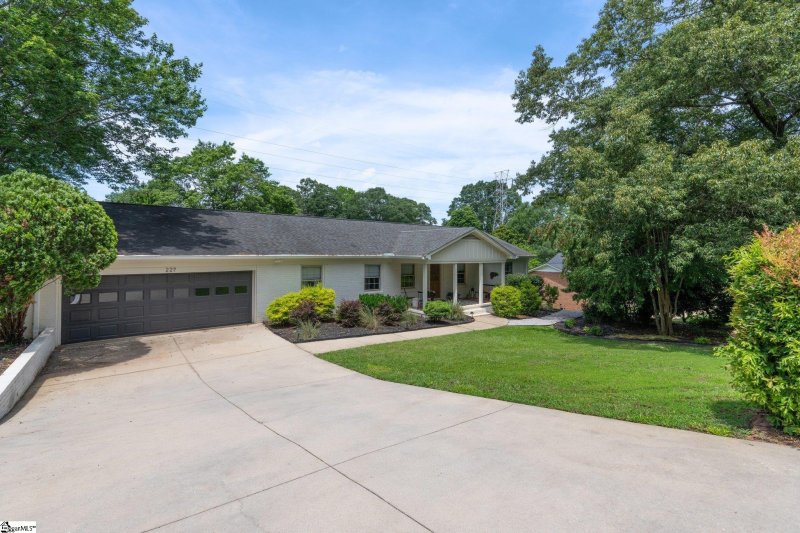 Property image 2 at 227 Donington Drive, Greenville, SC 29615