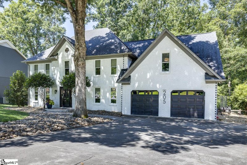 Property image 3 of 205 Firethorne Drive in Silverleaf, Greer, SC 29650