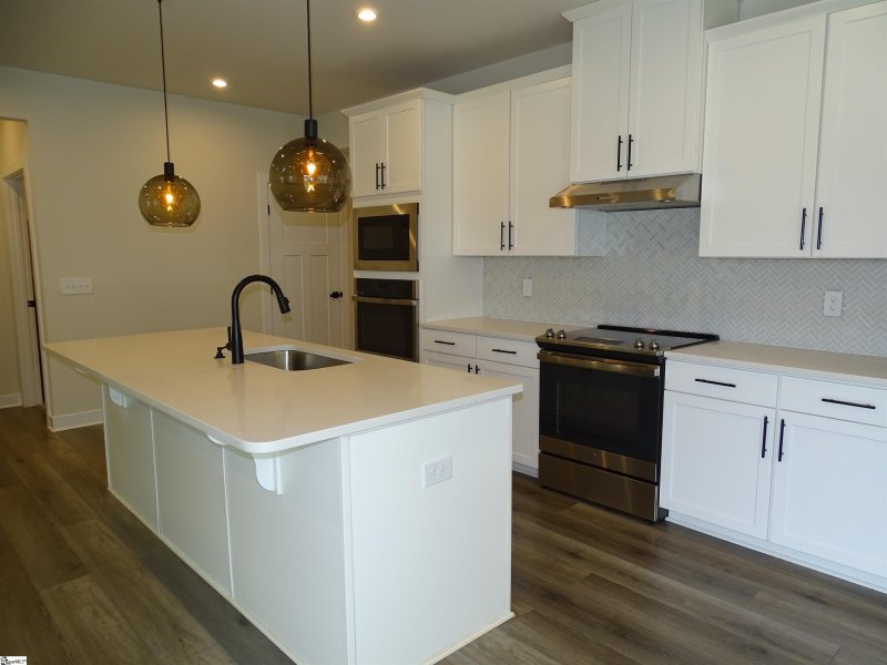 Property image 2 at 5 Comanche Trail, Greenville, SC 29607