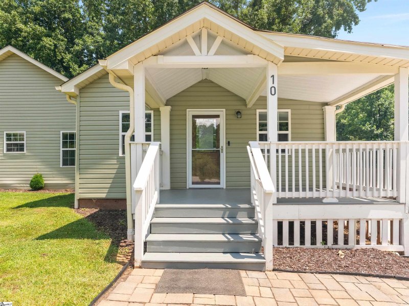 Property image 2 at 10 N Rockview Drive, Greenville, SC 29609