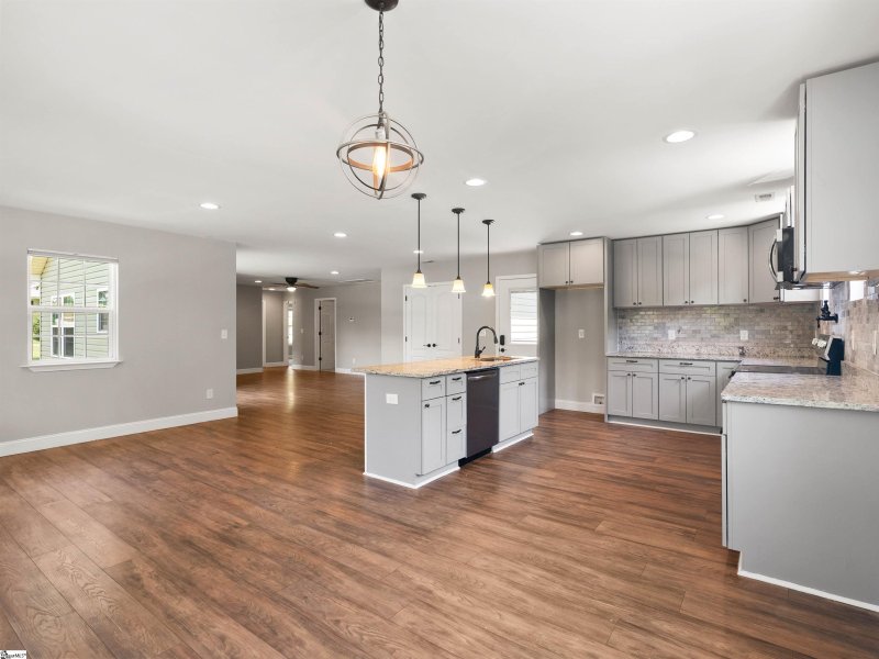 Property image 5 at 10 N Rockview Drive, Greenville, SC 29609