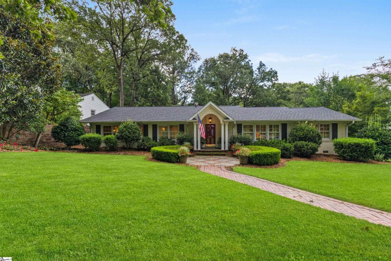 Higgins Estate, Easley Community
