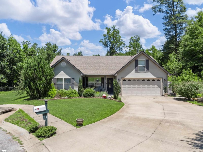 Property image 3 at 672 Chastine Drive, Spartanburg, SC 29301