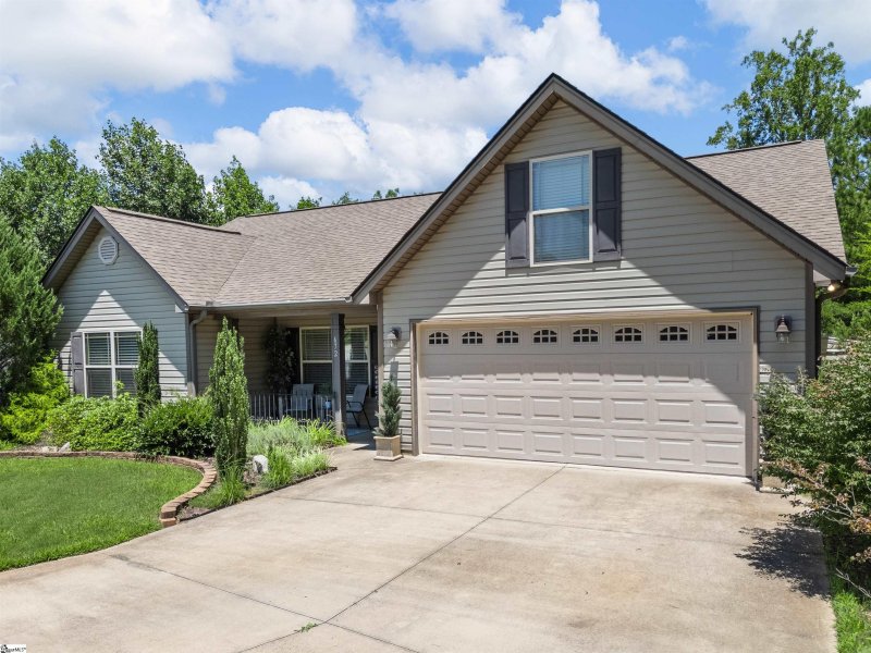 Property image 4 at 672 Chastine Drive, Spartanburg, SC 29301