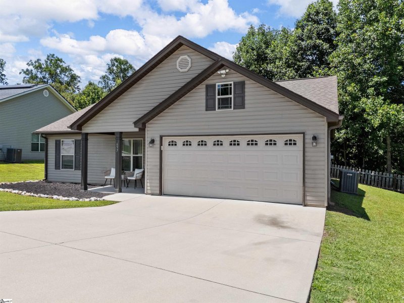 Property image 2 at 657 Chastine Drive, Spartanburg, SC 29301