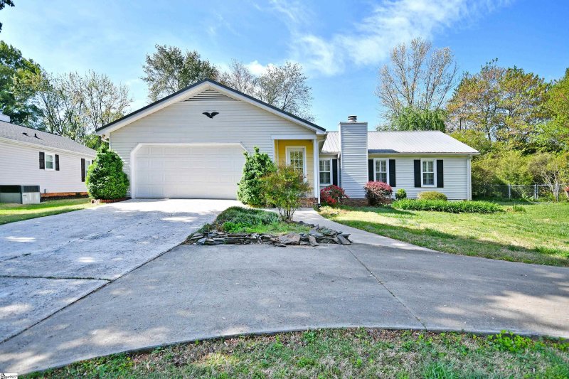 Property image 2 at 513 Hedgewood Terrace, Greer, SC 29650