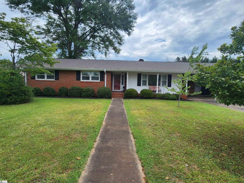 Property image 2 of 102 James Street in Botany Park, Easley, SC 29642