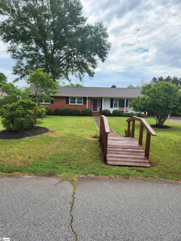 Property image 3 of 102 James Street in Botany Park, Easley, SC 29642