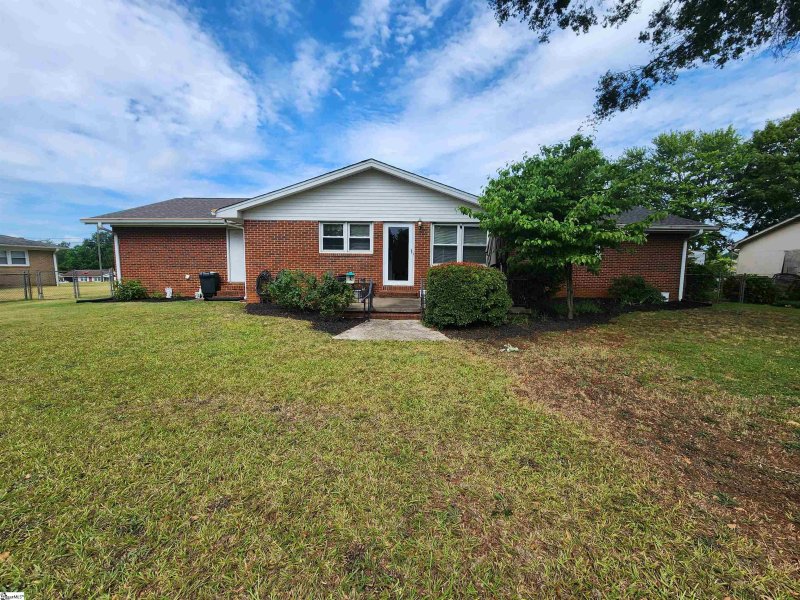 Property image 5 of 102 James Street in Botany Park, Easley, SC 29642