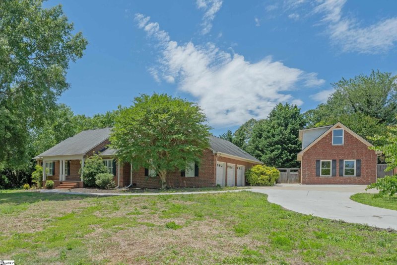 Silver Ridge, Greer Community