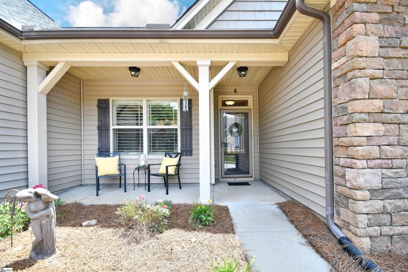 Property image 3 at 2 Jillian Lee Court, Simpsonville, SC 29681