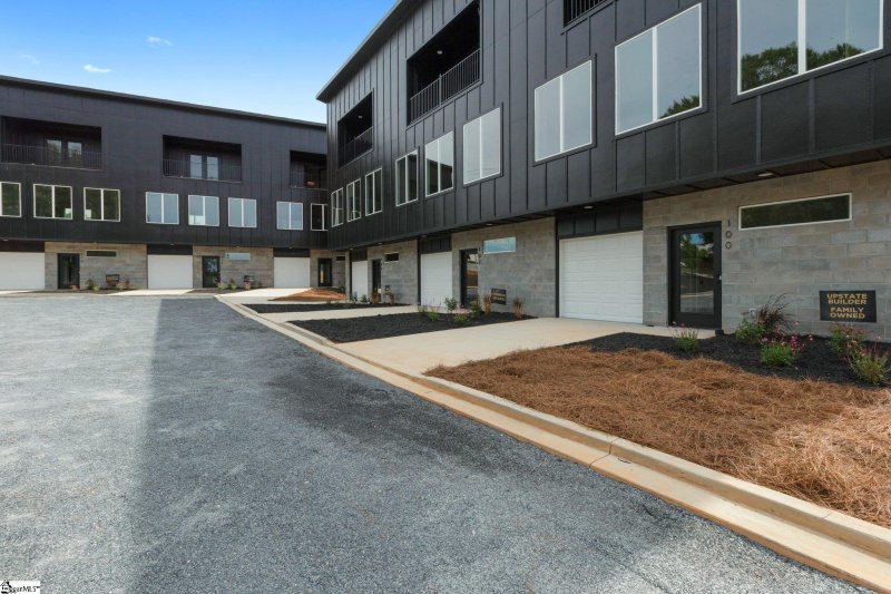 Property image 4 of 108 Textile Court in Easley Mill, Easley, SC 29640