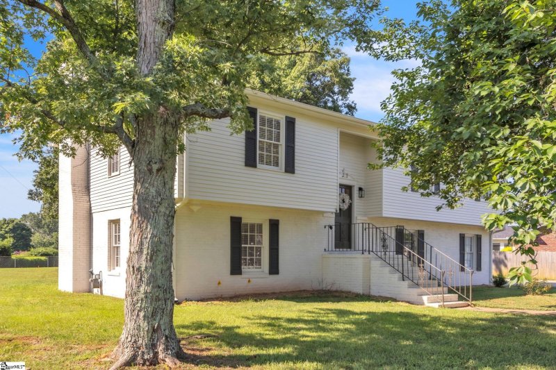 Property image 2 of 604 Hudson Road in Merrifield Park, Greenville, SC 29615