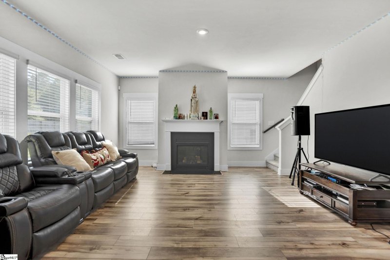 Property image 2 of 405 Roderick Lane in Arden Woods, Greenville, SC 29605