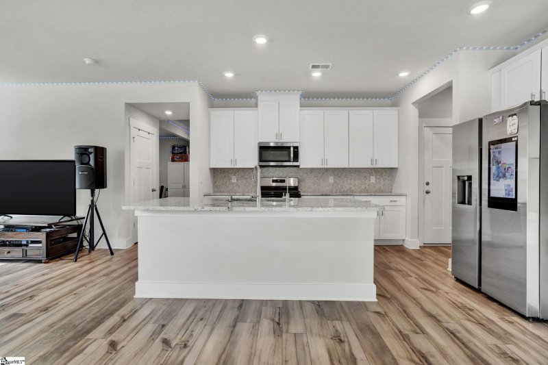 Property image 3 of 405 Roderick Lane in Arden Woods, Greenville, SC 29605