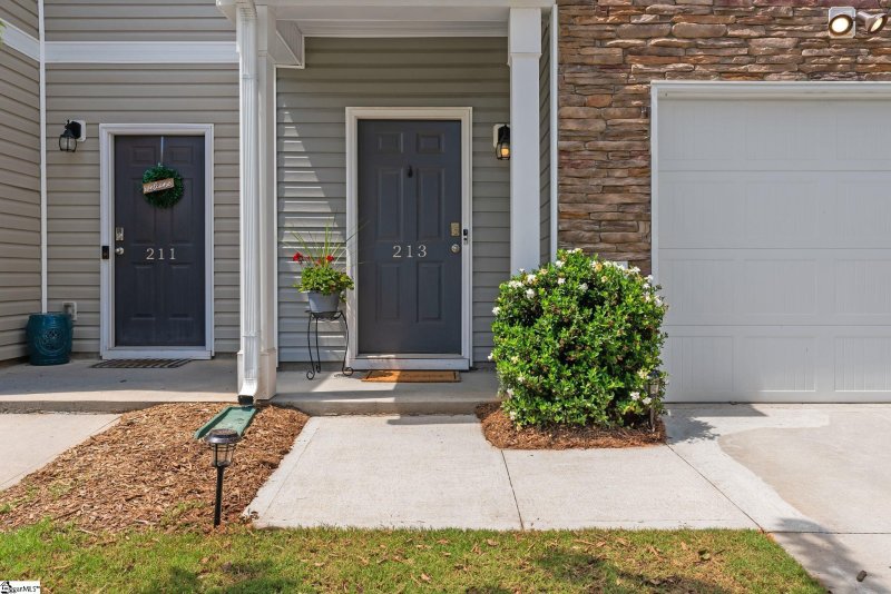 Property image 3 at 213 Southridge Court, Easley, SC 29642