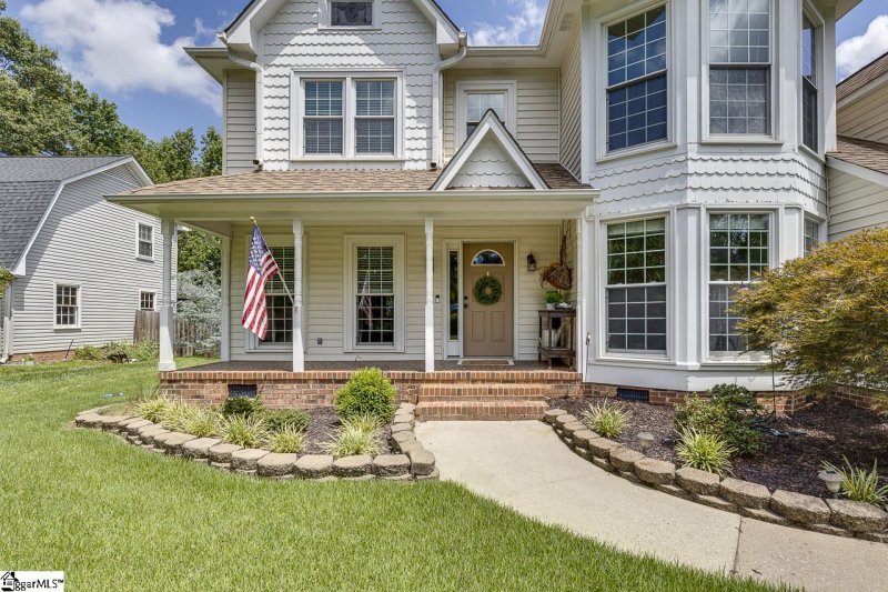 Property image 2 at 704 E Silverleaf Street, Greer, SC 29650