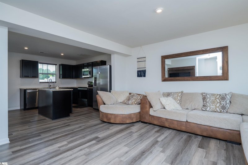 Property image 5 at 527 Hampton Townes Drive, Greenville, SC 29617