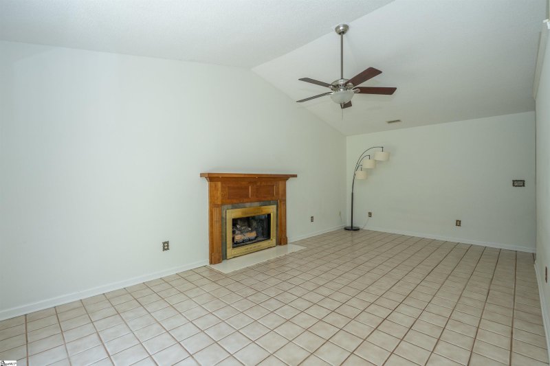 Property image 4 of 7 E Long Creek Court in Standing Springs Estates, Simpsonville, SC 29680