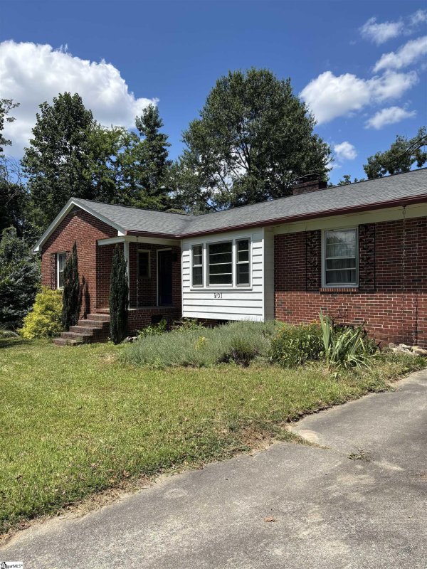 Property image 2 at 201 Longwood Drive, Taylors, SC 29687